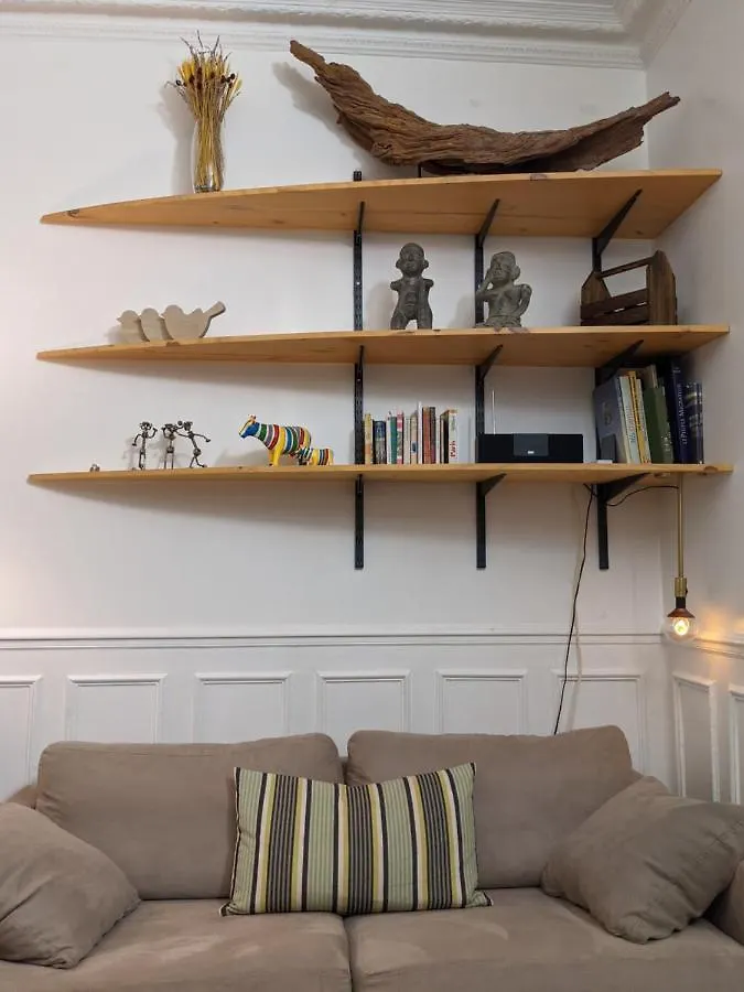 Private Acces To The All Flat. Charming Parisian.